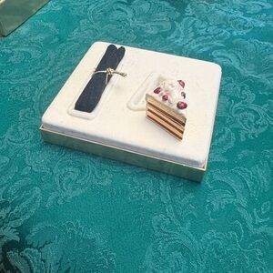 NEW Estée Lauder Dazzling Silver Dreamy Dessert Compact